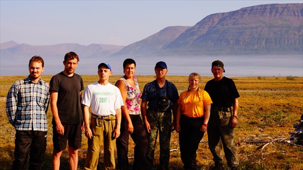 Участники перед началом маршрута, берег озера Лама
